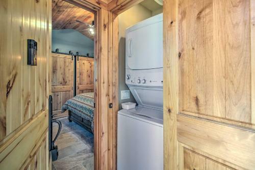 Twin Palms Romantic Retreat Yard And Grill!