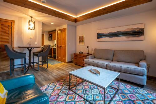 Apartamento Studio Efficiency Unit With Balcony Over Mountaineer Square Condo