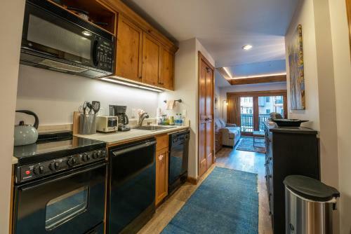 Apartamento Studio Efficiency Unit With Balcony Over Mountaineer Square Condo