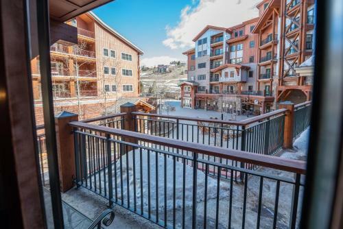 Apartamento Studio Efficiency Unit With Balcony Over Mountaineer Square Condo