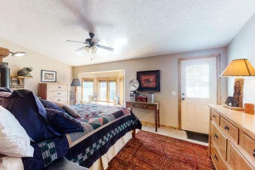 Laid-back Lakeview