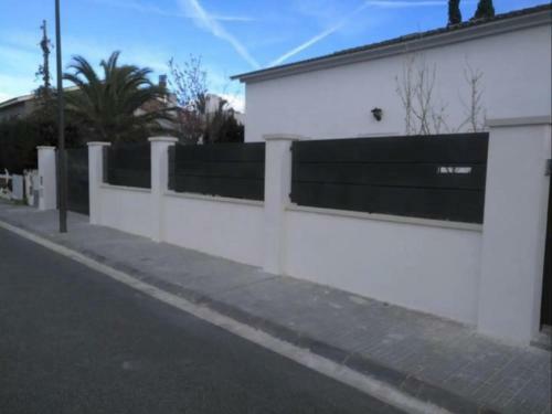Villa With Garden Next To The Beach