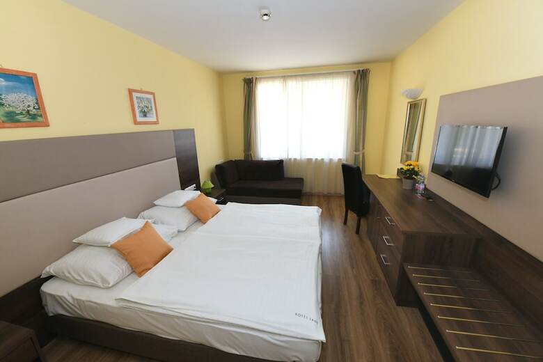 Jade Hotel