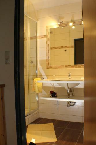 Hostal Gasthof Zur Bruthenne