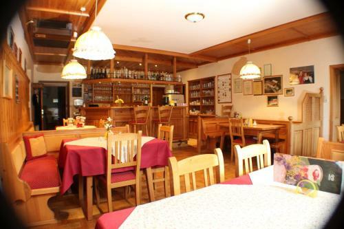 Hostal Gasthof Zur Bruthenne