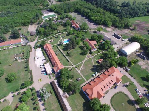 Sarl�spuszta Club Hotel