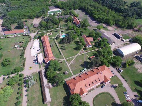 Sarl�spuszta Club Hotel
