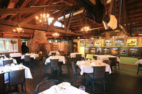 Sunwapta Falls Rocky Mountain Lodge