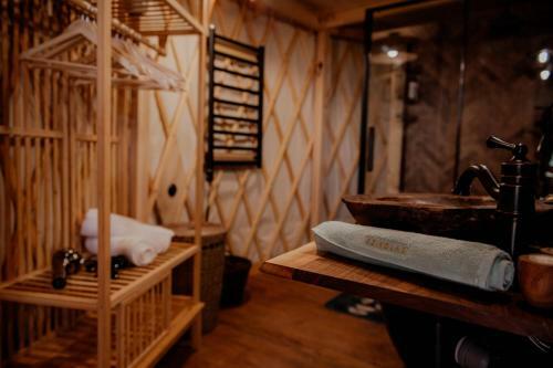 Jurta W Koronach Drzew Z Jacuzzi-dzikolas Glamping