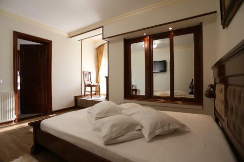Hotel Pensiunea Trei Pini
