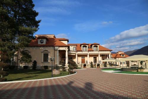 Hotel Pensiunea Trei Pini
