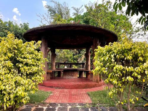 Felicity Stays- Trouvaille Villa