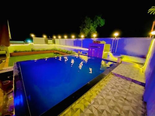 Sunny's H20 Villa