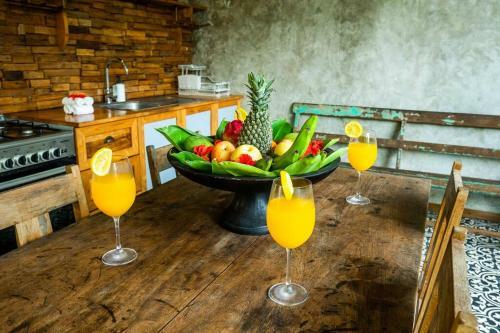 Villa Romantic Balinese Gem, Walk To Beach