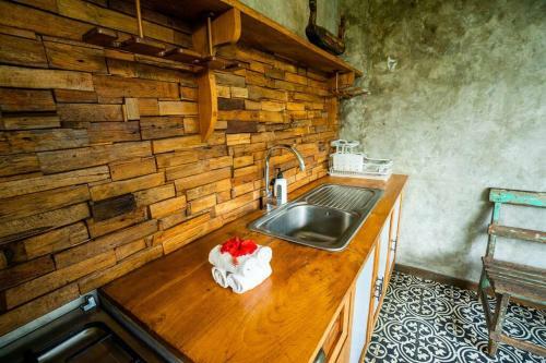 Villa Romantic Balinese Gem, Walk To Beach