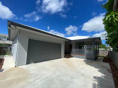 Hostal Brand New 4 Bedroom House