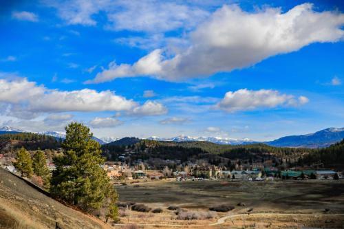 Pagosa Elevated Dtwn Home With Stunning Views