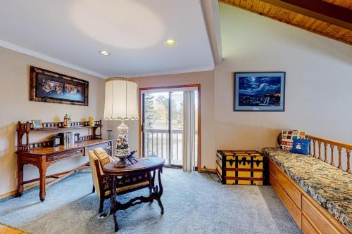Eagle Pines Lodge