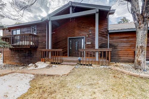 Eagle Pines Lodge