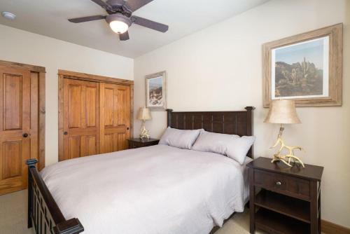 #1014 - Upgraded Townhome - Private Jacuzzi & Mountain Views