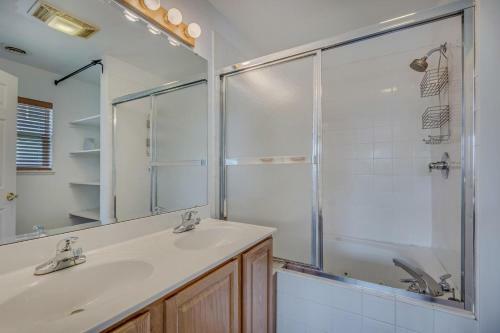 #1032 Luxury Eaglepoint Townhome