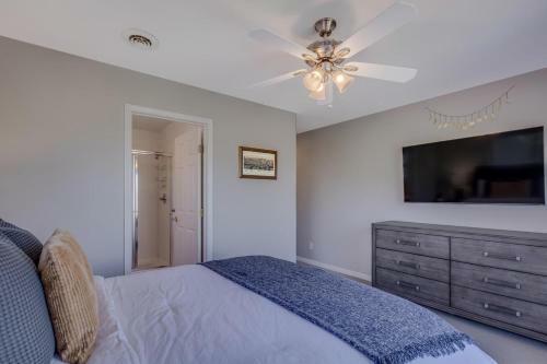 #1032 Luxury Eaglepoint Townhome