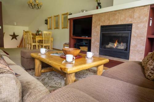 #1037 Spacious Quail Run Townhome