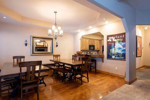 #1051- Stunning Snowflake Townhome