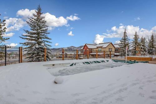 #1046- Stunning Remodeled Cornerstone Townhome
