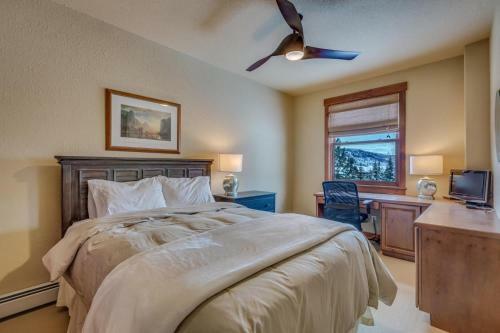 #1046- Stunning Remodeled Cornerstone Townhome