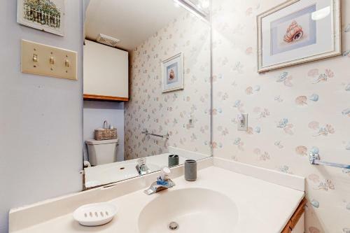 Admiral's Bridge - 40142 N Carolina Ave #13