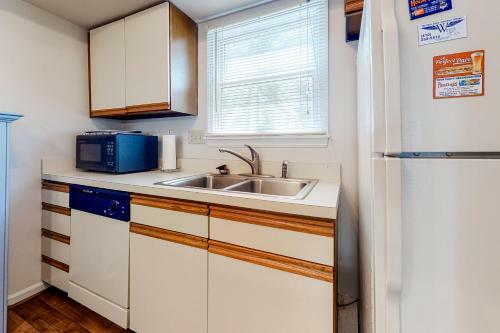 Admiral's Bridge - 40142 N Carolina Ave #13