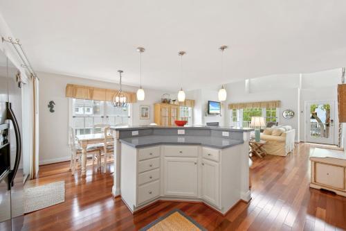 Bethany West -- 719 Fenwood