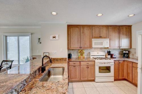 Tower Shores -- 39562 Admiral