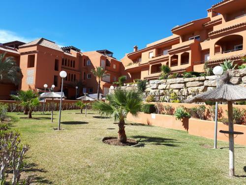 Spacious Ground Floor Luxury Apartment With Underground Parking