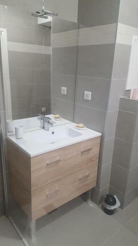 Apartamento Appartement Neuf, Centre Ville, Avec Parking