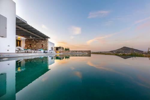 Villa Arleta In Punda Beach Paros For 8 With Private Pool
