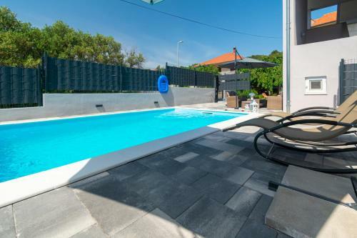 Modern Apartment With Private Pool