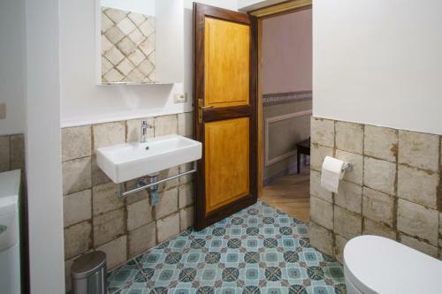 Cefas Apartments