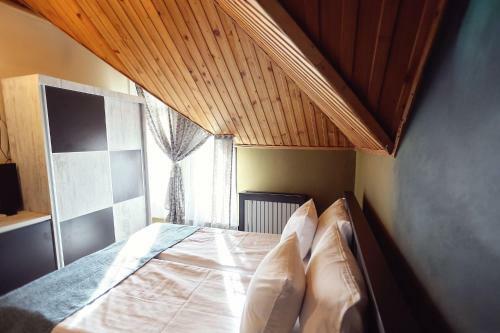 Hostal Dezire Guesthouse