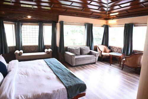 Hotel Skylark