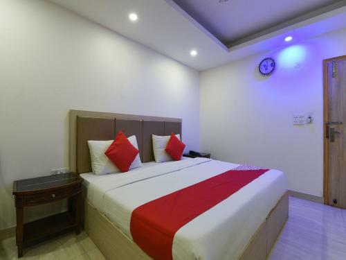 Capital O 16970 Hotel Mahal