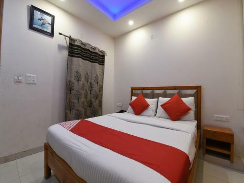 Capital O 16970 Hotel Mahal