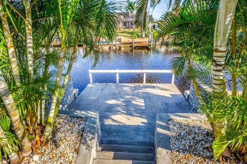 Bright Cape Coral Home Canal Access On-site!