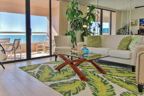 Crescent Beach Club I 14b