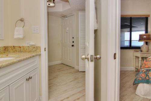 Crescent Beach Club I 14b