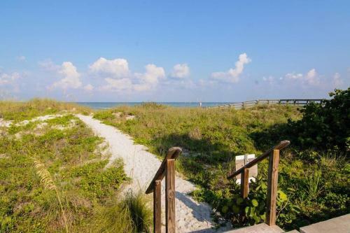 Rita's Beachfront Cottage