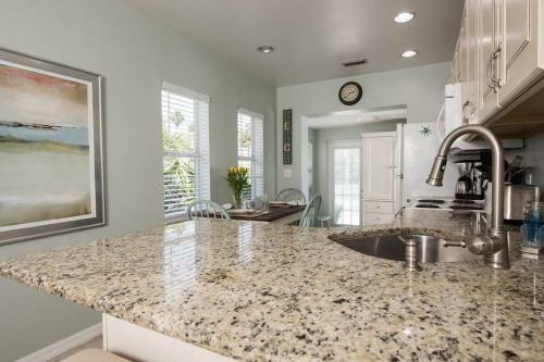 Rita's Beachfront Cottage