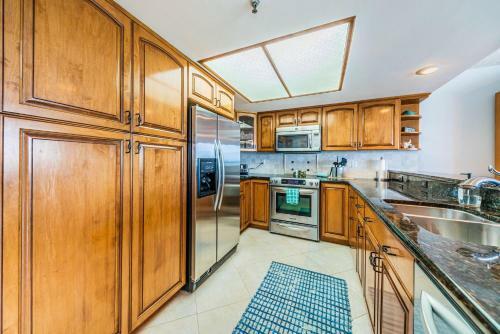 Pier House #504