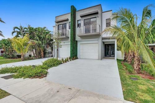 Villa Las Olas Designer Home With Heated Pool - Must!